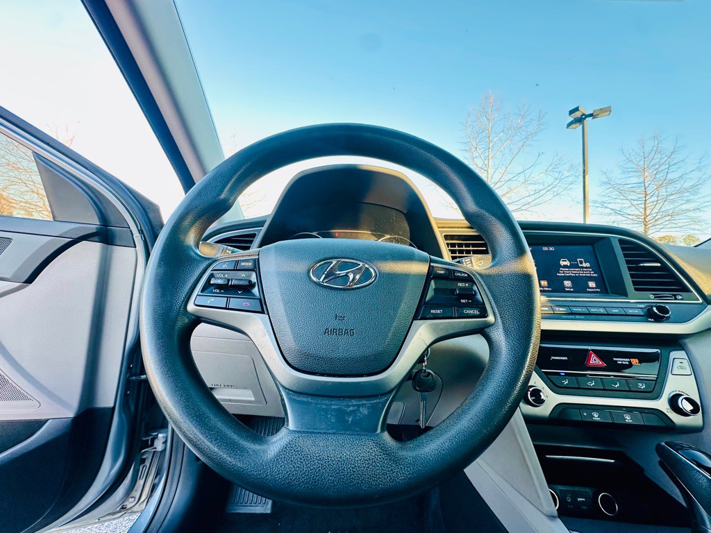 2017 Hyundai Elantra Image 11