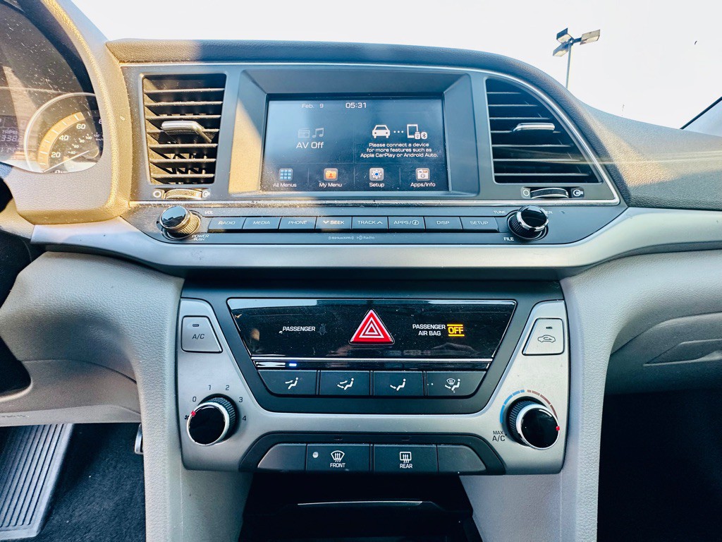 2017 Hyundai Elantra Image 12