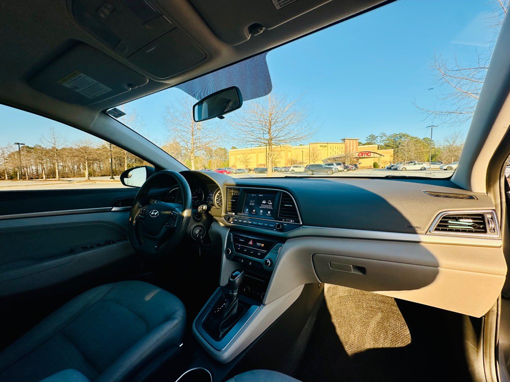 2017 Hyundai Elantra Image 13