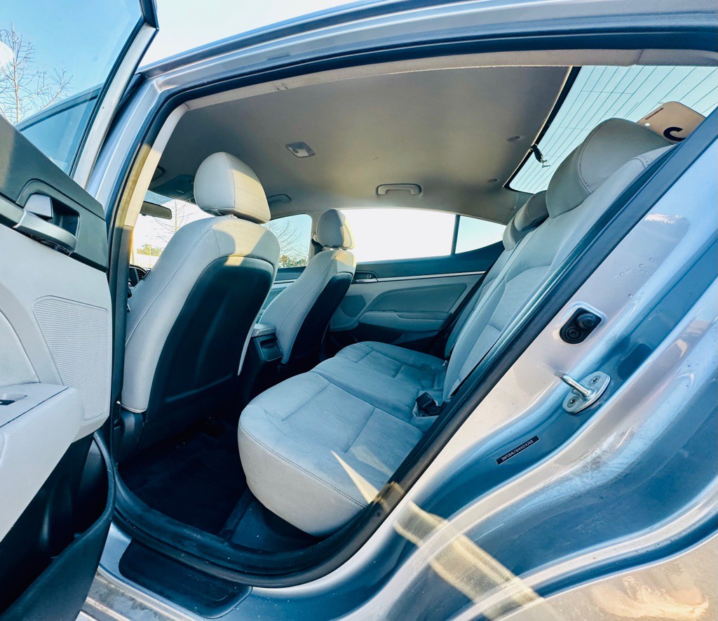 2017 Hyundai Elantra Image 15