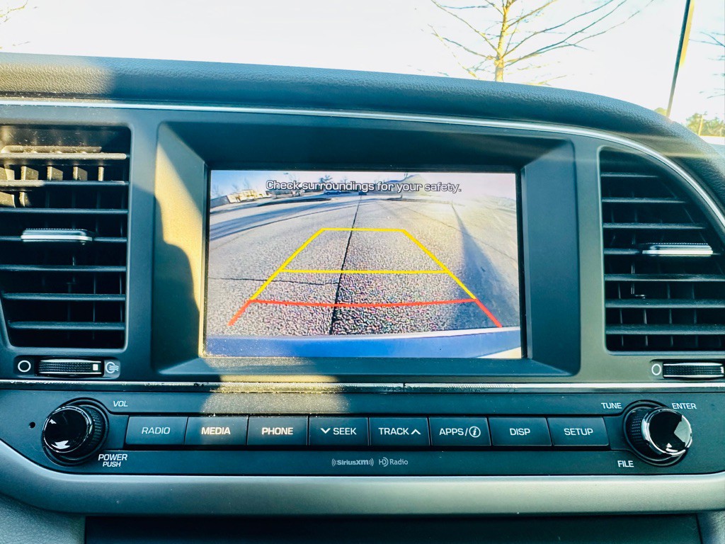 2017 Hyundai Elantra Image 16