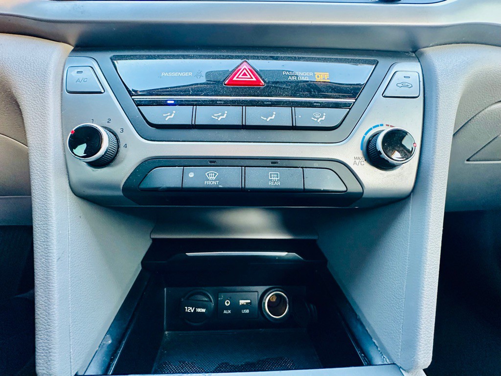 2017 Hyundai Elantra Image 17