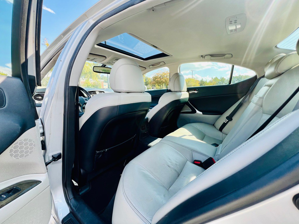 2011 Lexus IS 250 Image 12