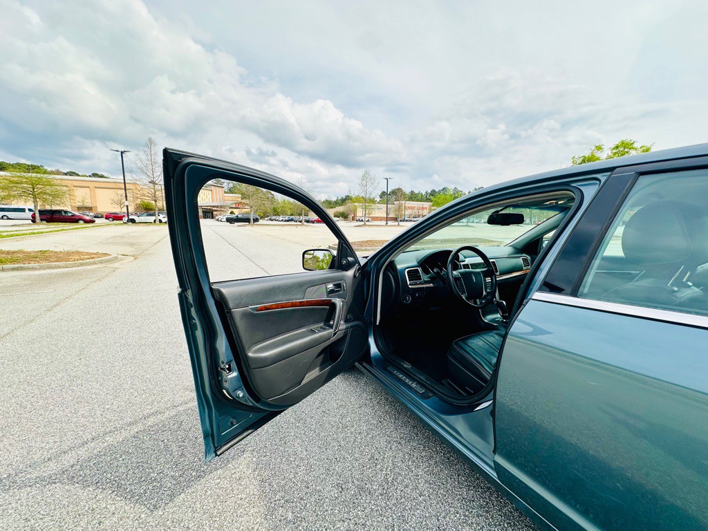 2011 Lincoln MKZ Image 13