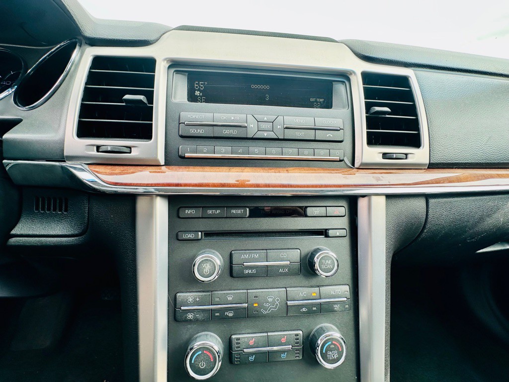 2011 Lincoln MKZ Image 16