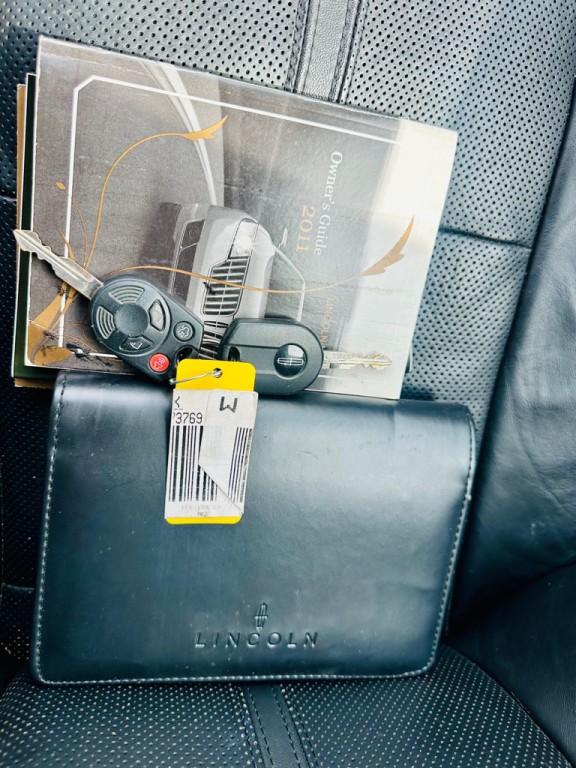 2011 Lincoln MKZ Image 17