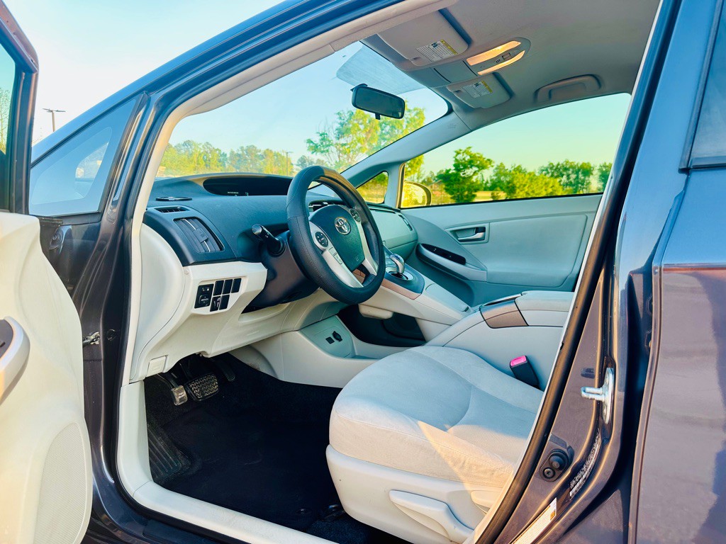 2012 Toyota Prius Image 10