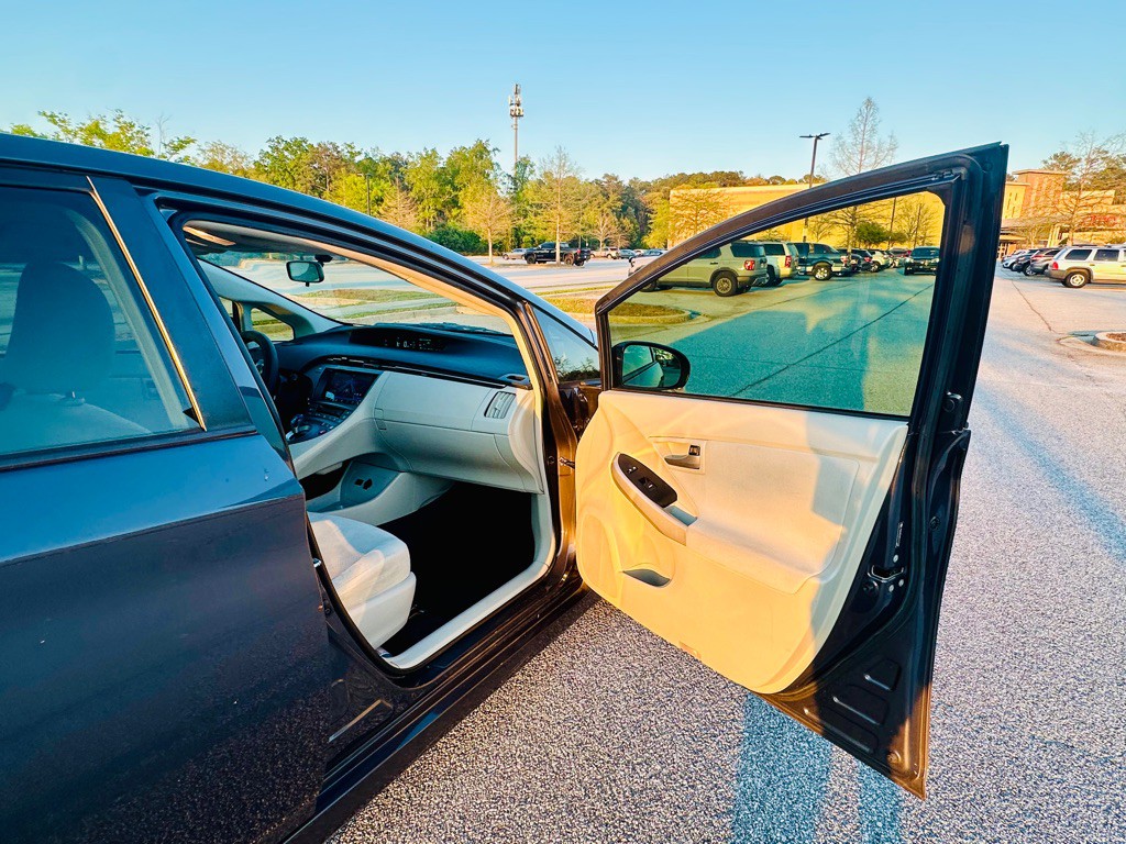 2012 Toyota Prius Image 15