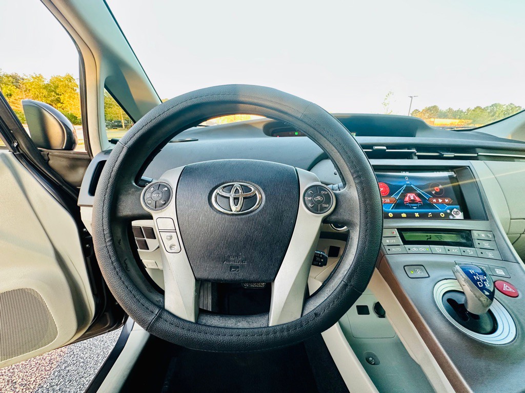 2012 Toyota Prius Image 16