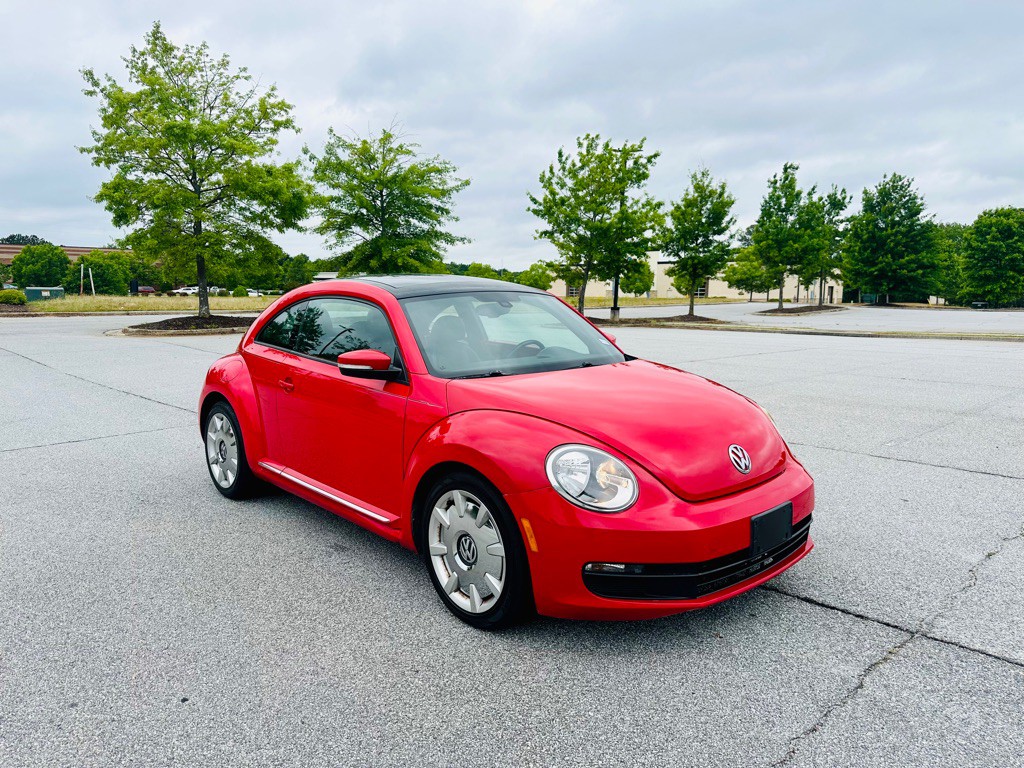 2016 Volkswagen Beetle Image 2