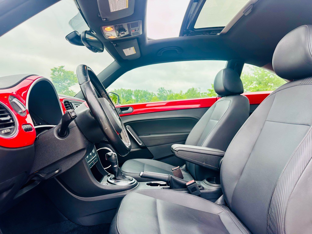 2016 Volkswagen Beetle Image 12
