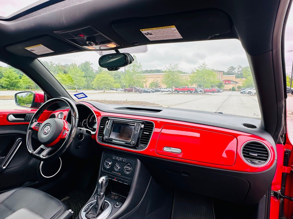 2016 Volkswagen Beetle Image 16
