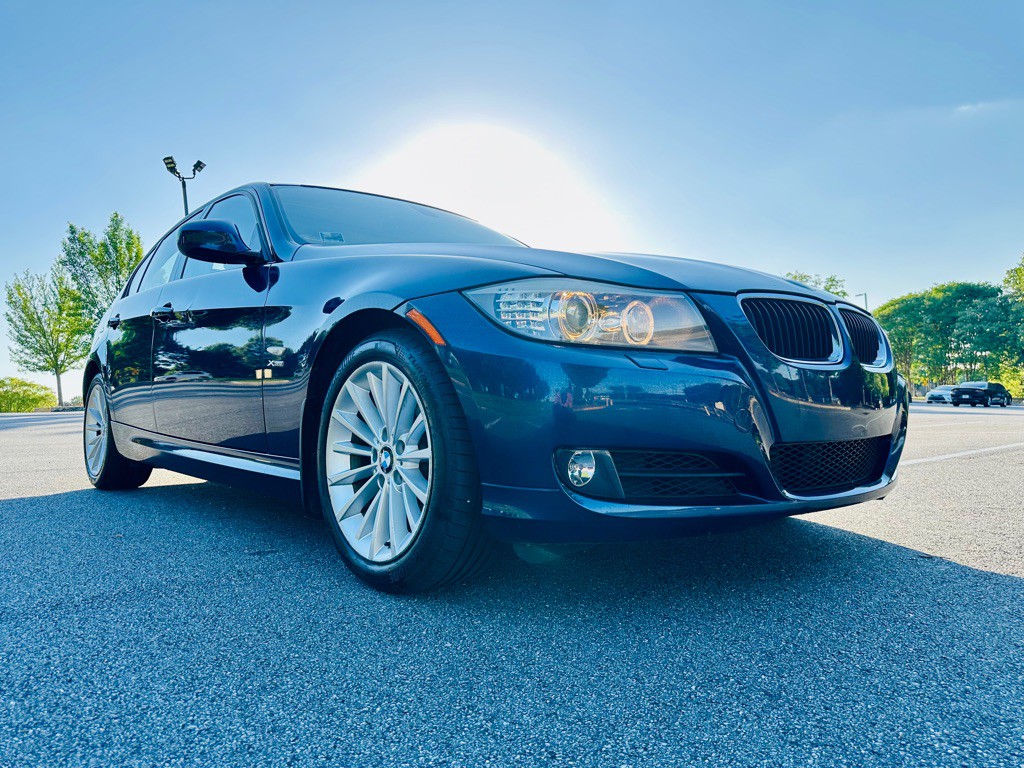 2011 BMW 3 Series Image 3