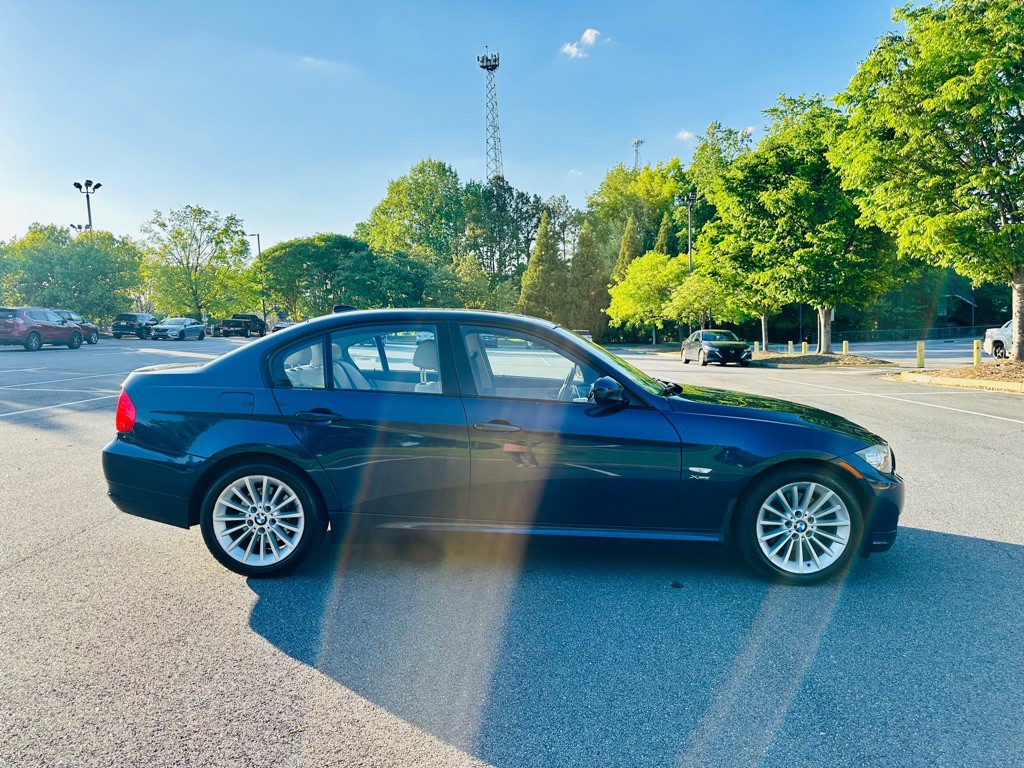 2011 BMW 3 Series Image 4