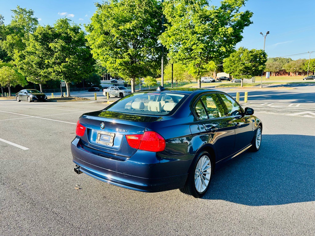 2011 BMW 3 Series Image 5