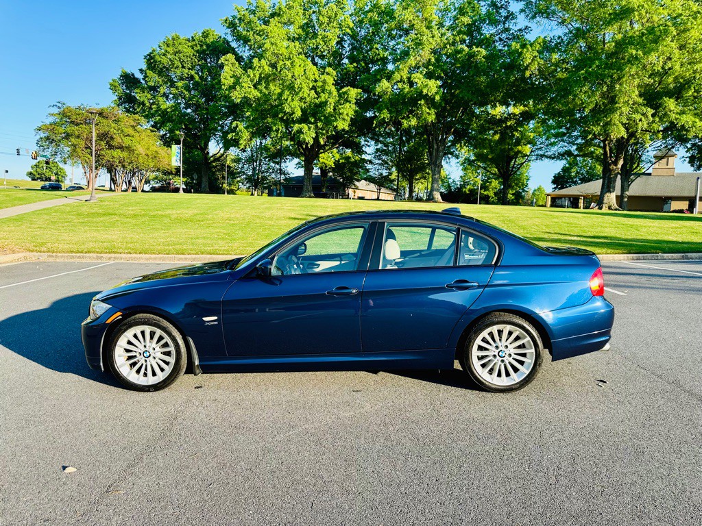2011 BMW 3 Series Image 8