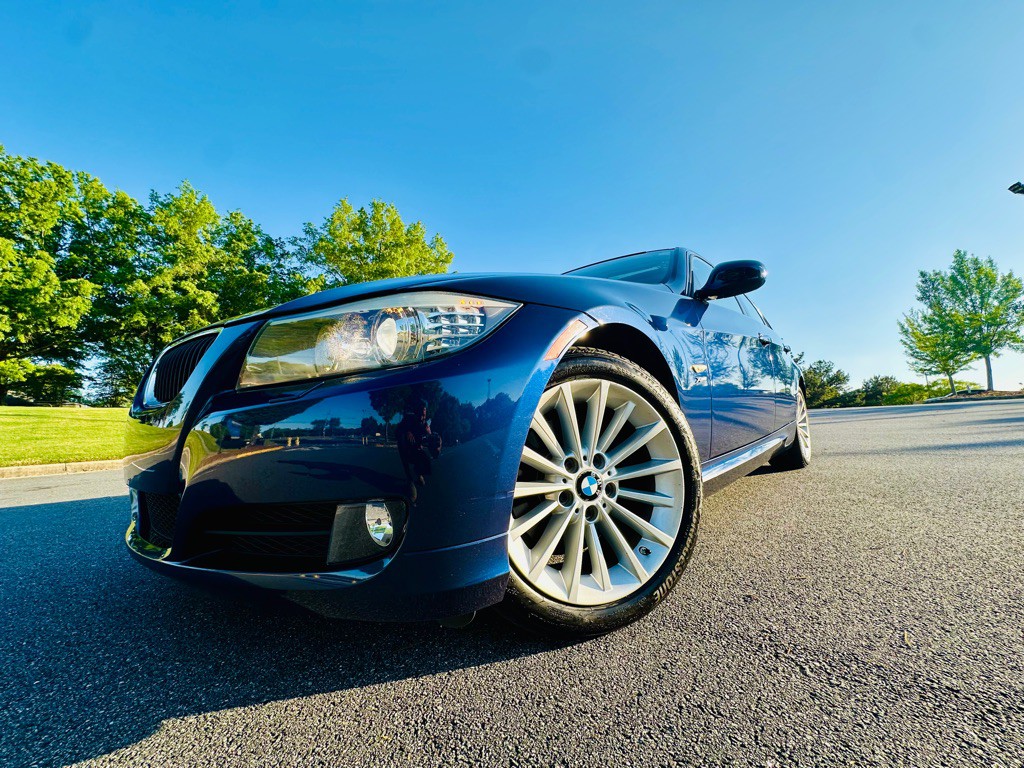 2011 BMW 3 Series Image 17