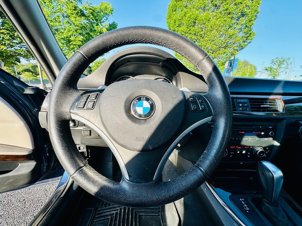 2011 BMW 3 Series Image 20