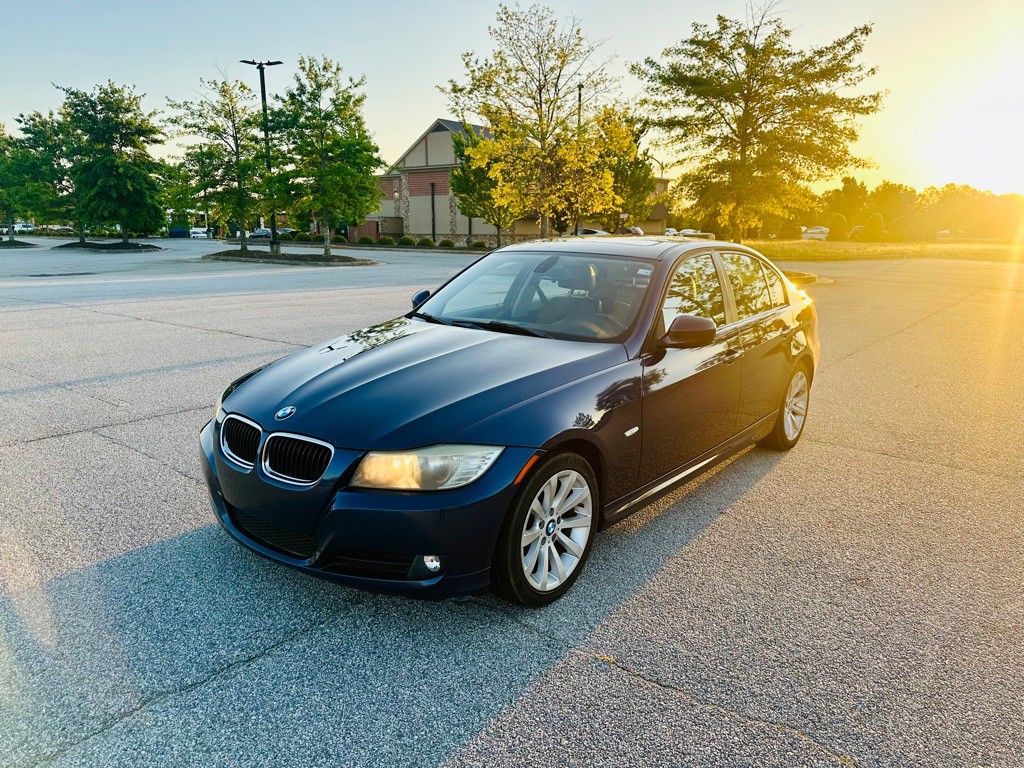 2011 BMW 3 Series Image 1