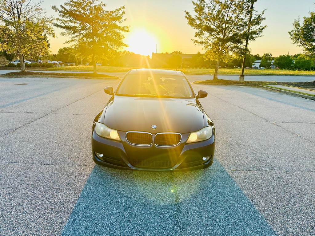 2011 BMW 3 Series Image 2