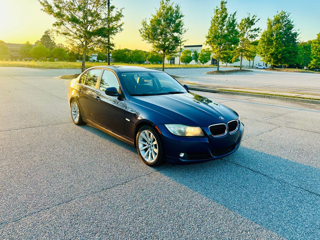 2011 BMW 3 Series Image 3