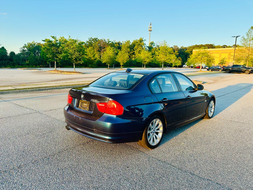 2011 BMW 3 Series Image 5