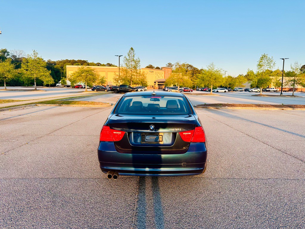 2011 BMW 3 Series Image 6