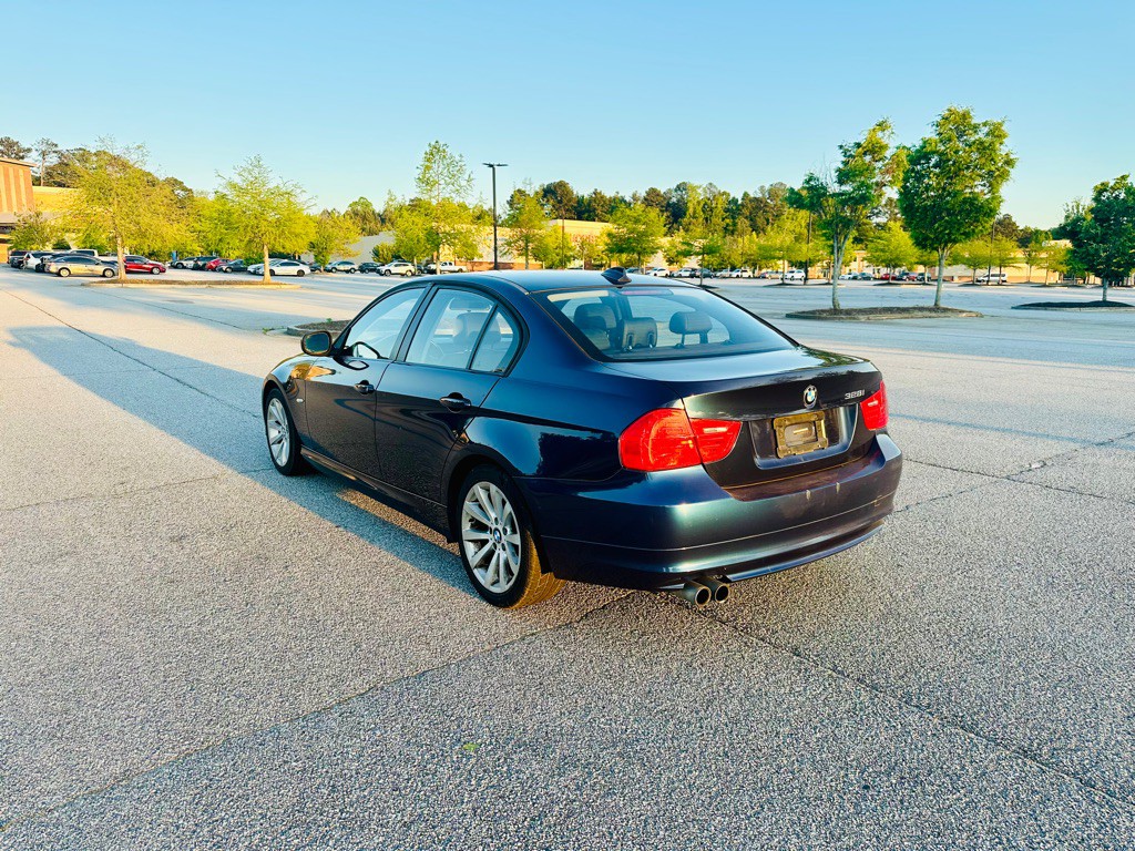 2011 BMW 3 Series Image 7