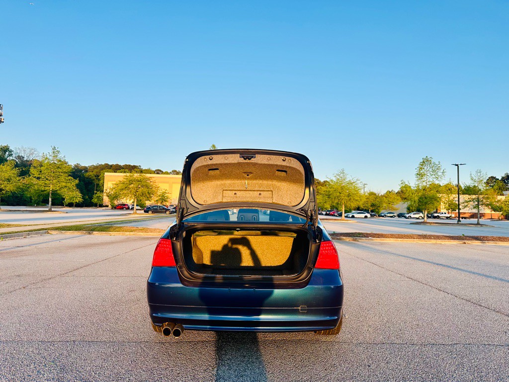 2011 BMW 3 Series Image 9