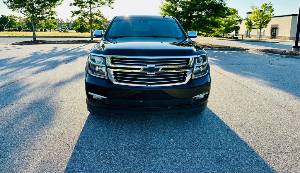 2015 Chevrolet Suburban Image 2