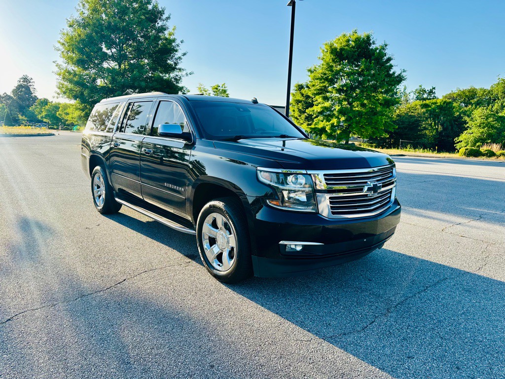 2015 Chevrolet Suburban Image 3