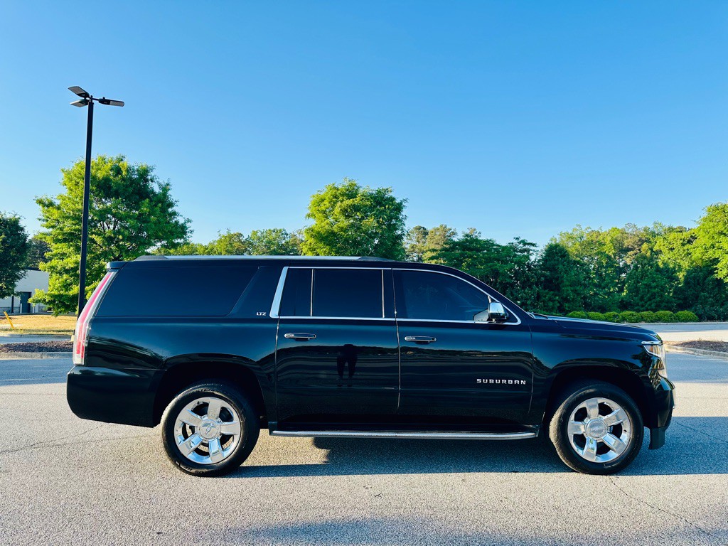2015 Chevrolet Suburban Image 4
