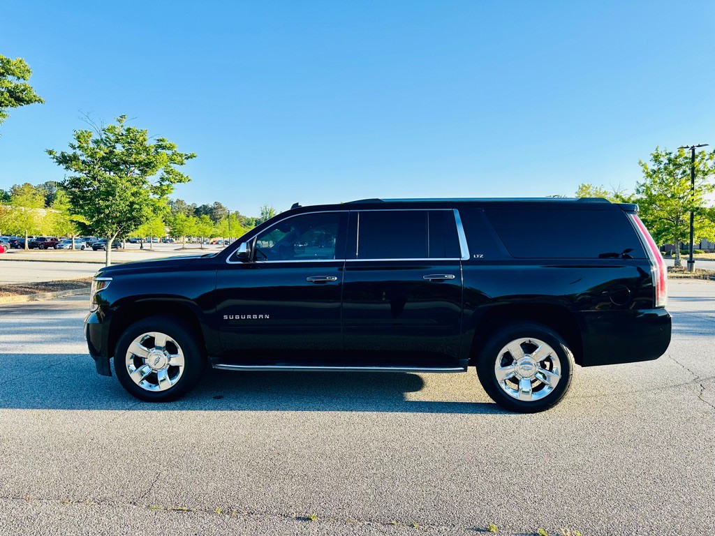 2015 Chevrolet Suburban Image 8