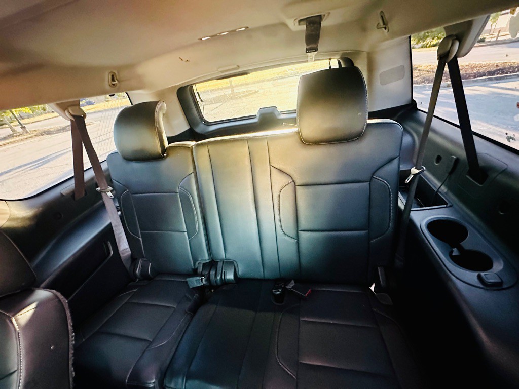 2015 Chevrolet Suburban Image 16