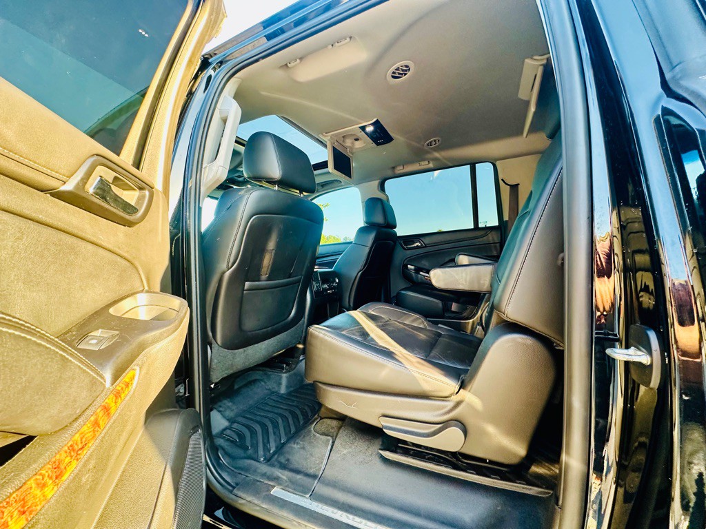 2015 Chevrolet Suburban Image 17