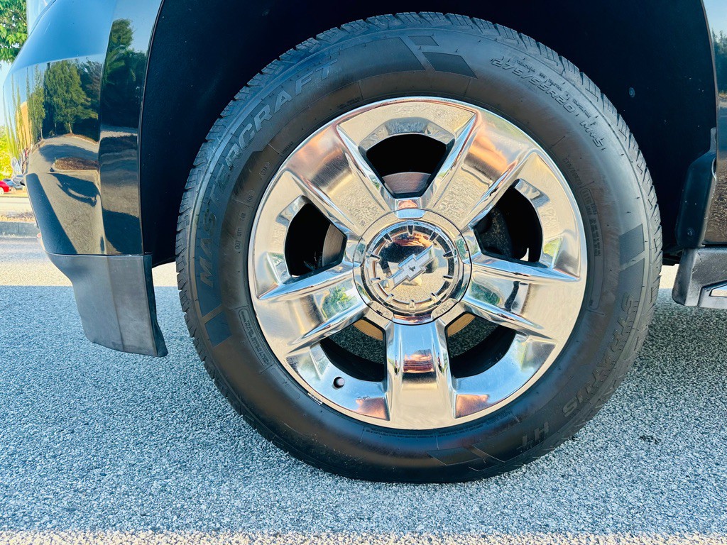 2015 Chevrolet Suburban Image 30