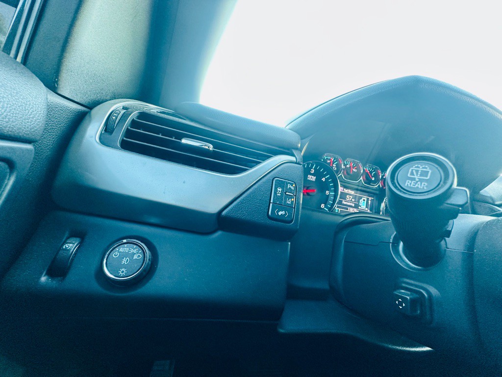 2015 Chevrolet Suburban Image 38