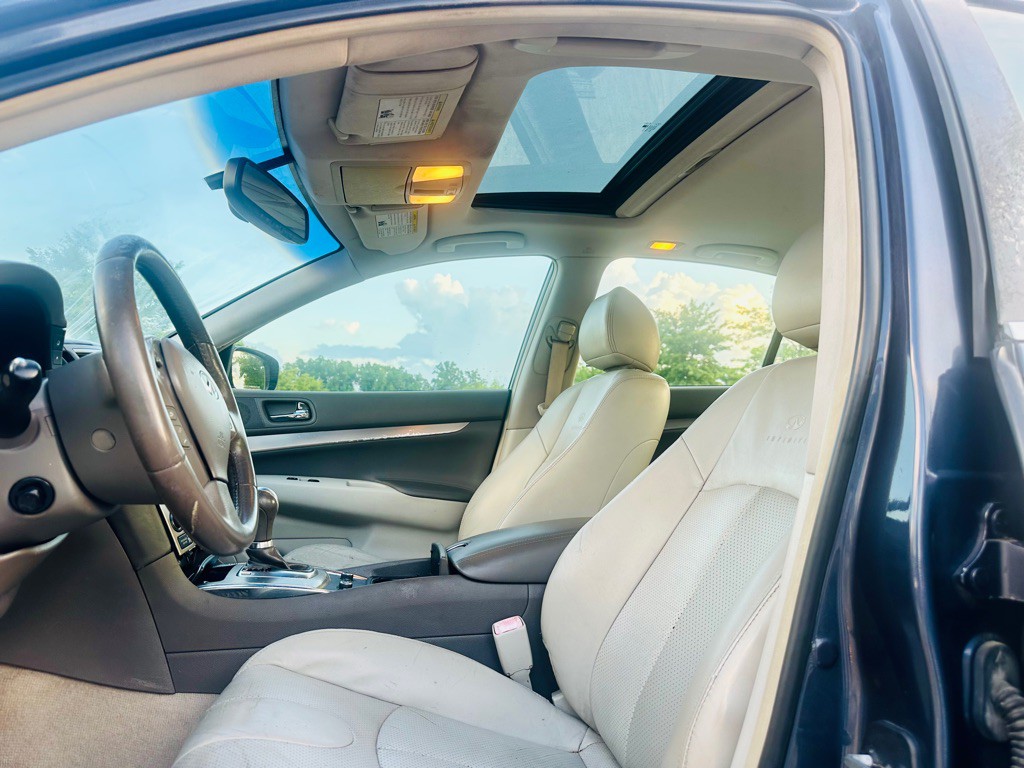 2012 INFINITI G37 Image 12