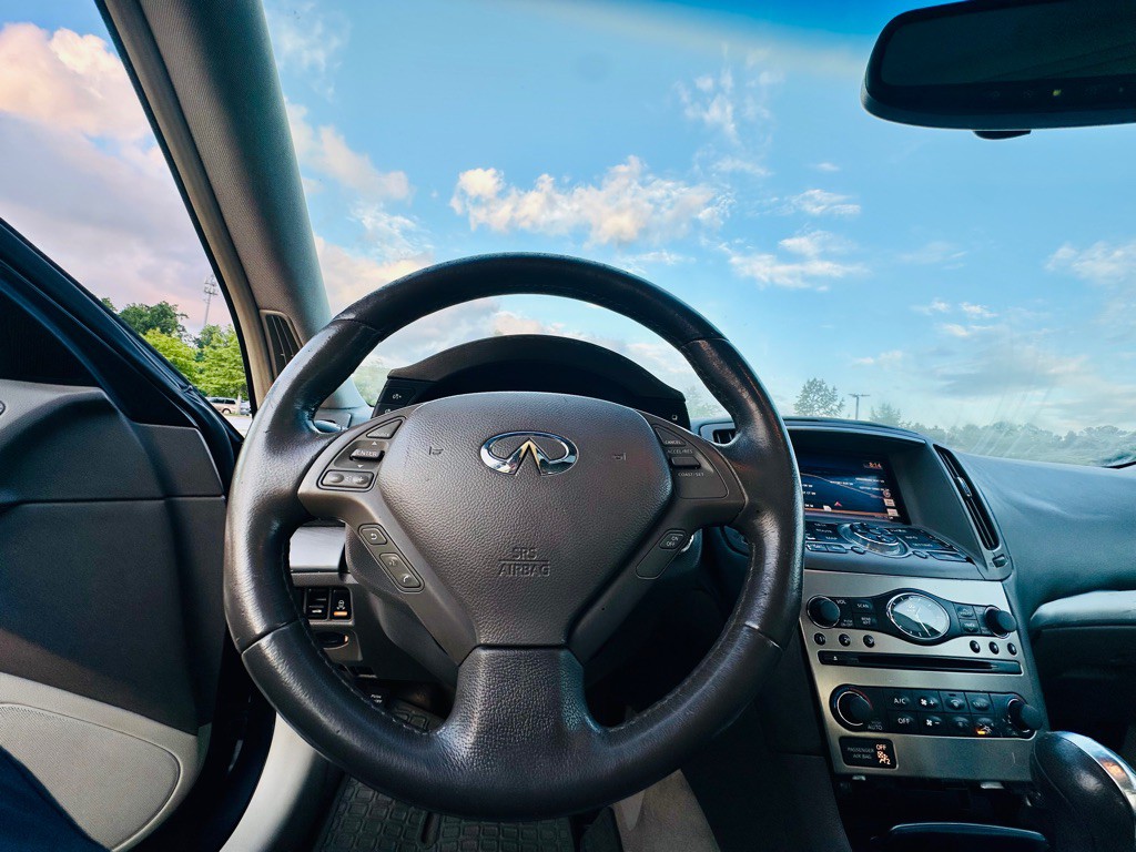 2012 INFINITI G37 Image 19