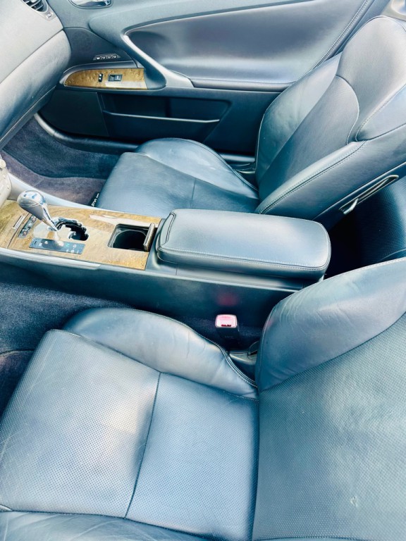 2010 Lexus IS Image 16