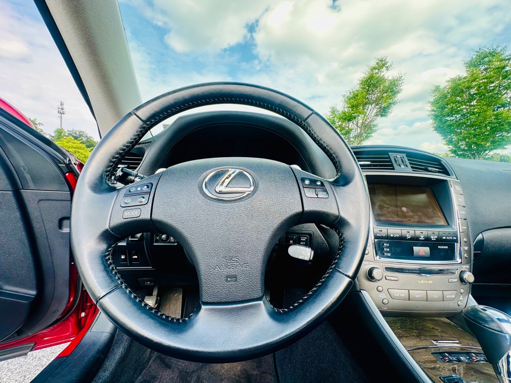 2010 Lexus IS Image 18