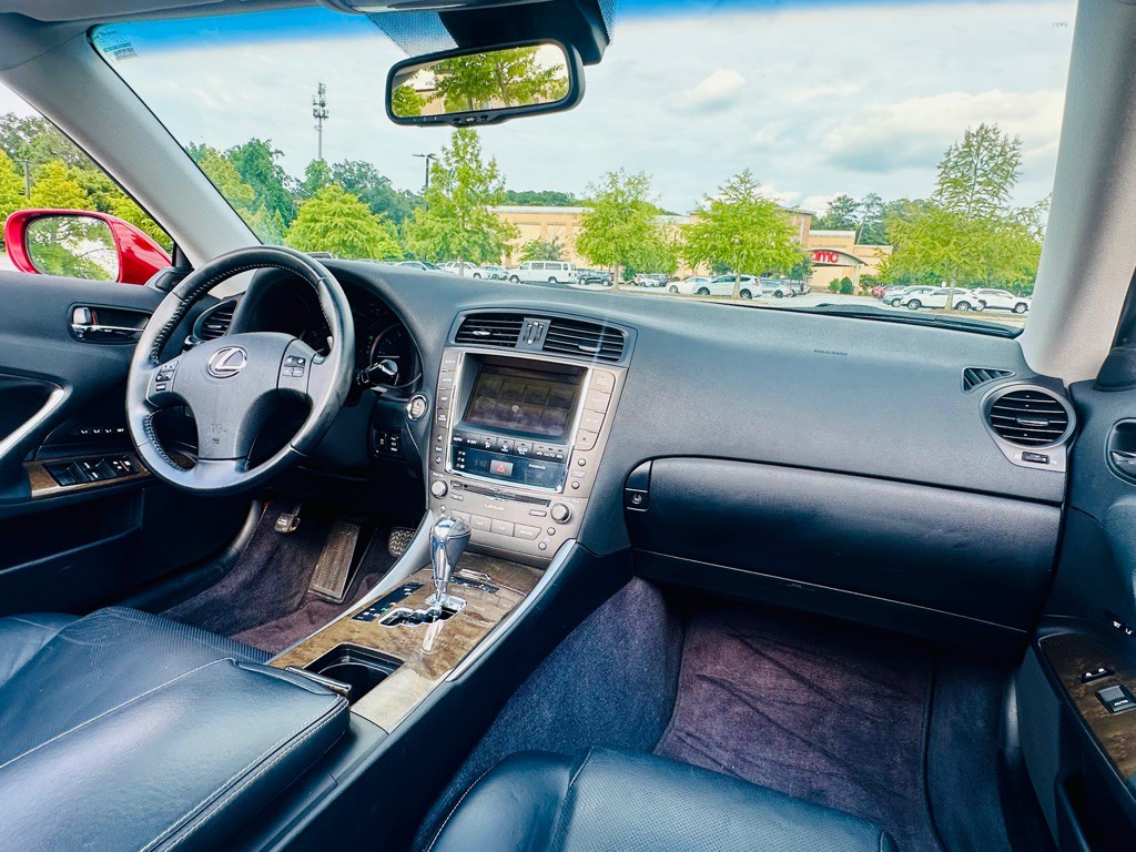 2010 Lexus IS Image 19