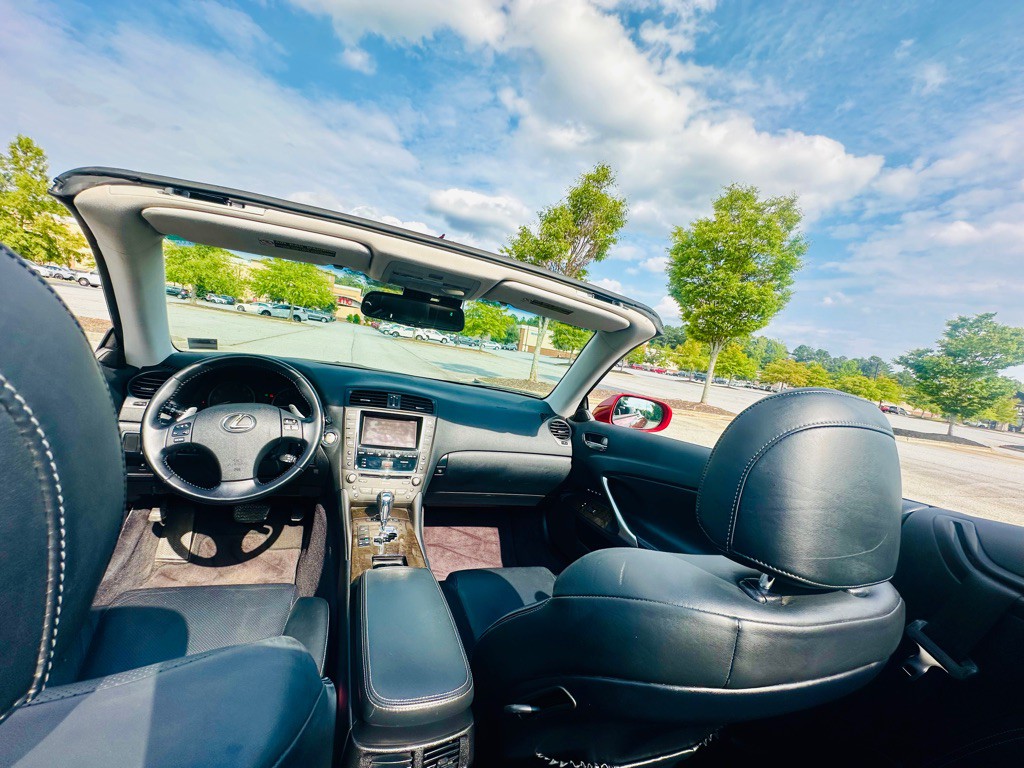 2010 Lexus IS Image 25