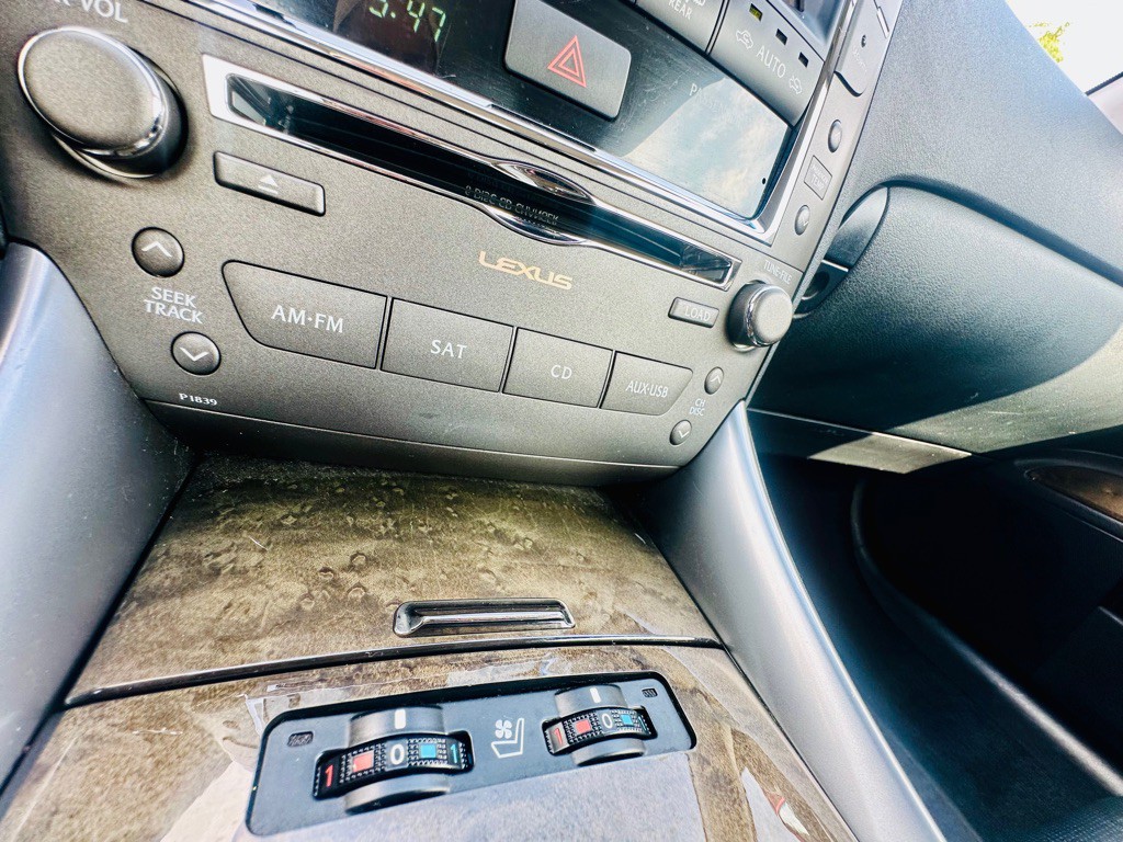 2010 Lexus IS Image 27