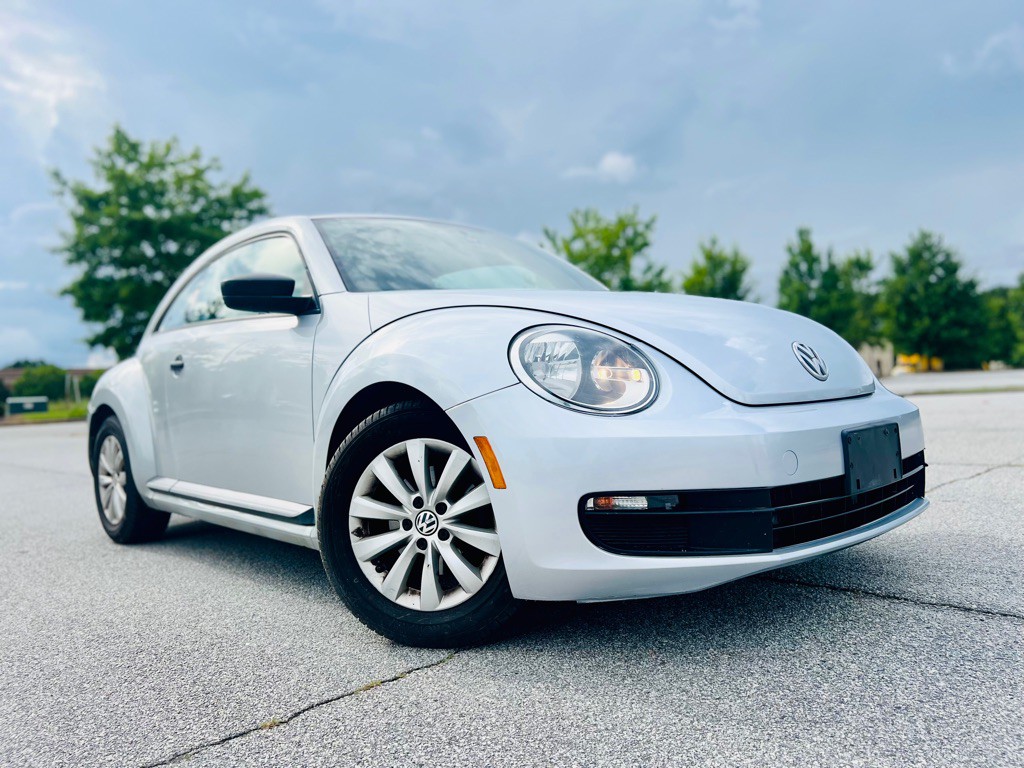 2014 Volkswagen Beetle Image 2