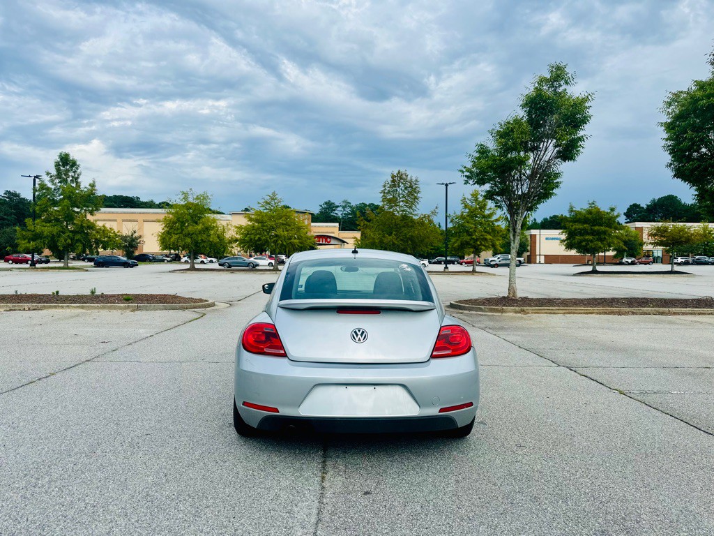 2014 Volkswagen Beetle Image 8