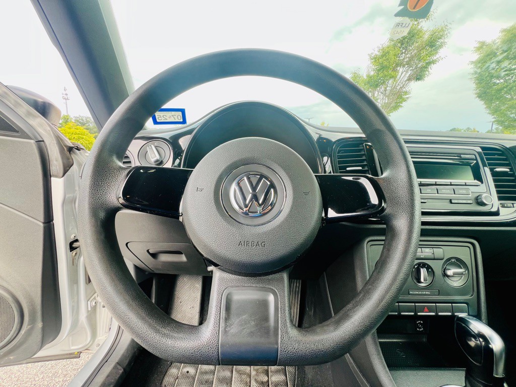 2014 Volkswagen Beetle Image 16