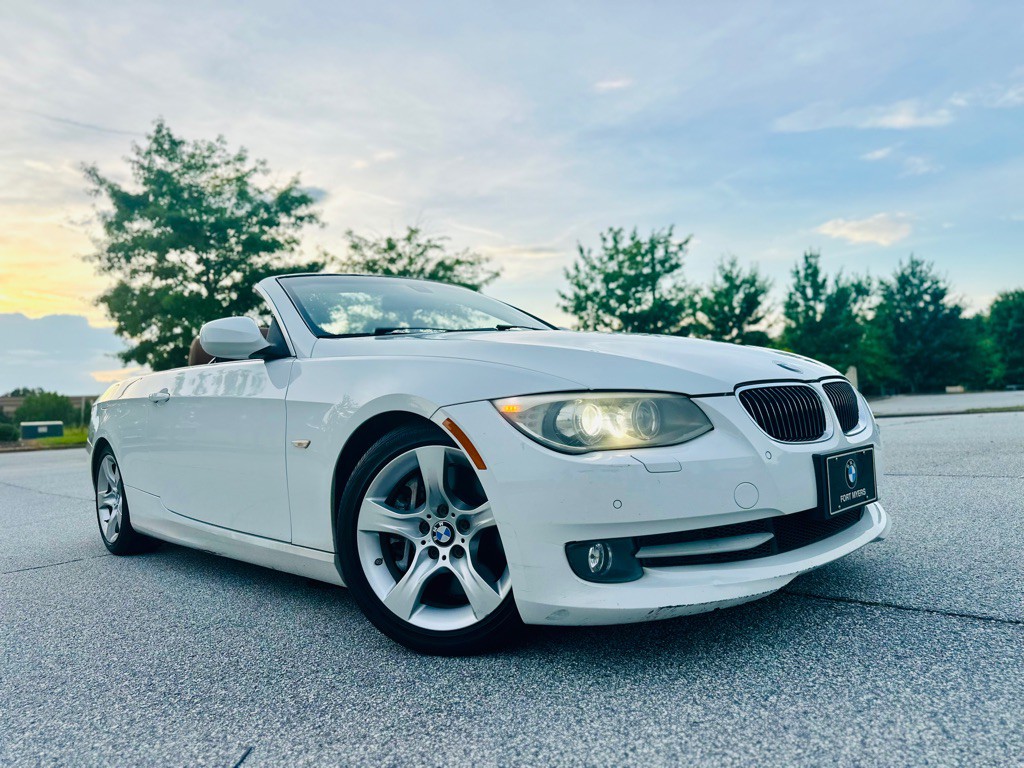 2011 BMW 3 Series Image 2