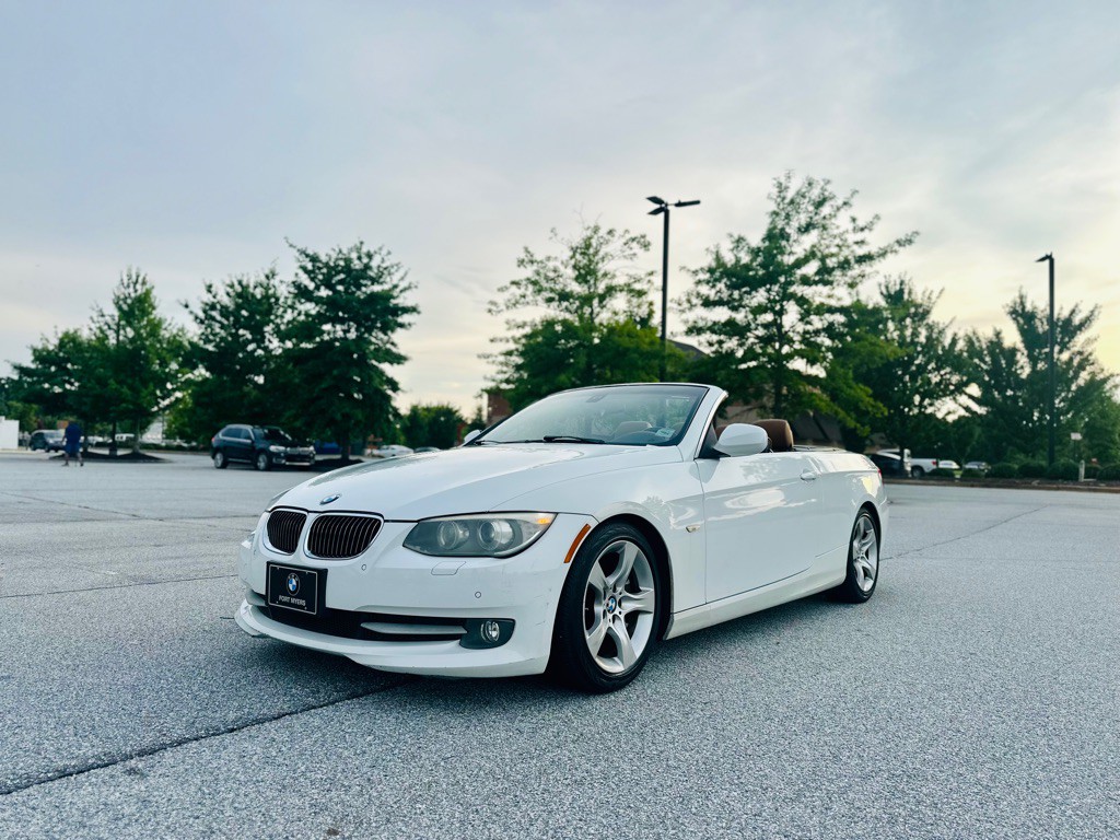 2011 BMW 3 Series Image 3