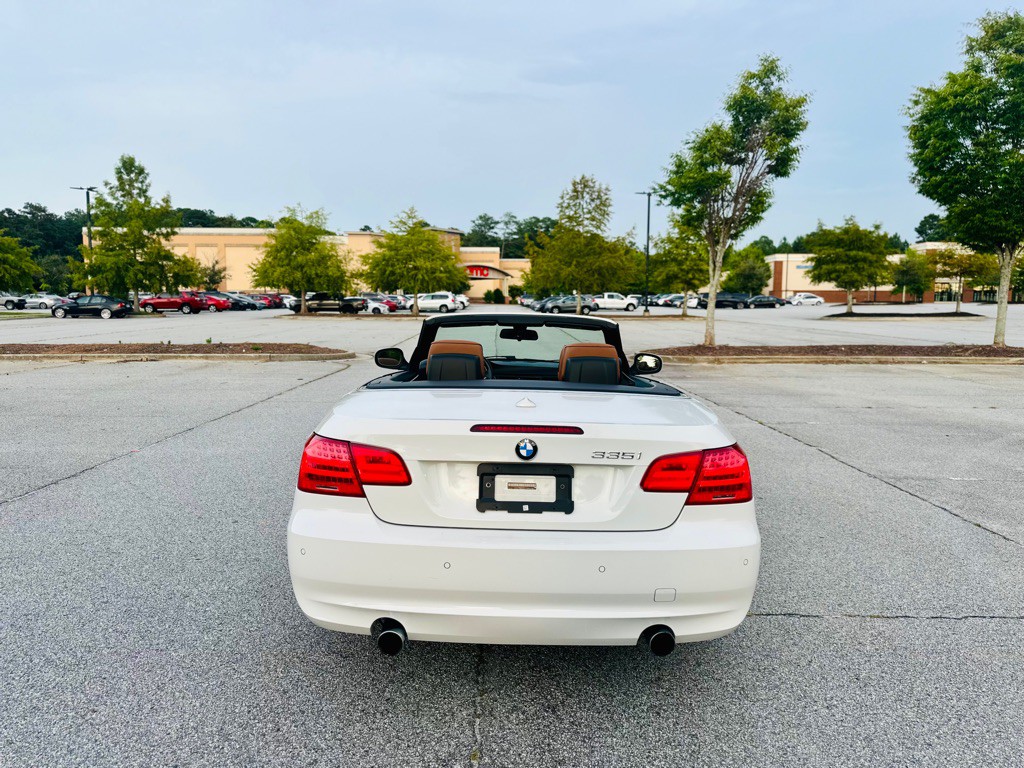 2011 BMW 3 Series Image 8